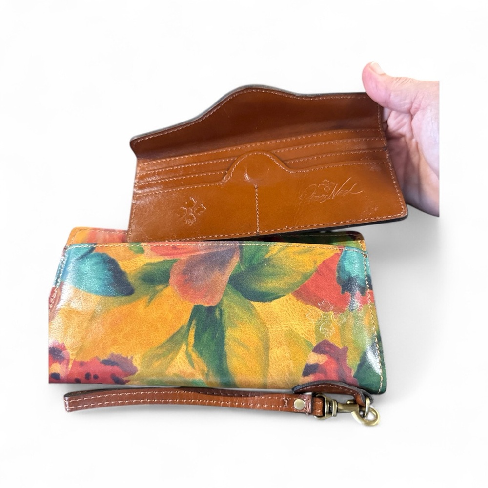 NWOT Patricia Nash Butterfly Leather Wristlet style P581498 - Picture 3 of 12